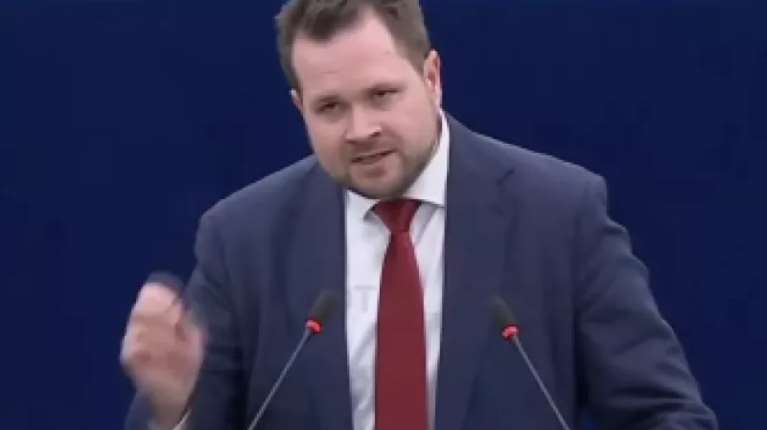 "Αντε γ@@ κ. πρόεδρε": Δανός ευρωβουλευτής "τα χώνει" στον Τραμπ για τη Γροιλανδία [βίντεο]