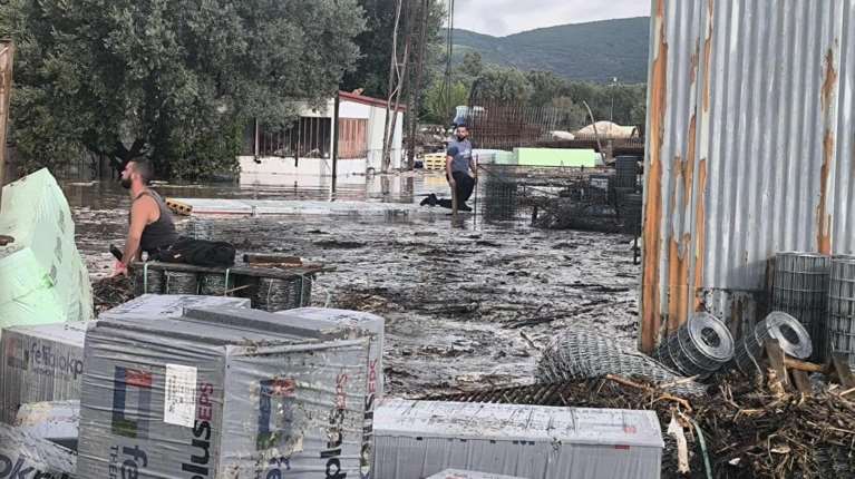 Μυτιλήνη: Σοβαρά προβλήματα από την κακοκαιρία σε Καλλονή και Σκάλα - &quot;Εσπασαν&quot; ποταμοί, πλημμύρισαν σπίτια