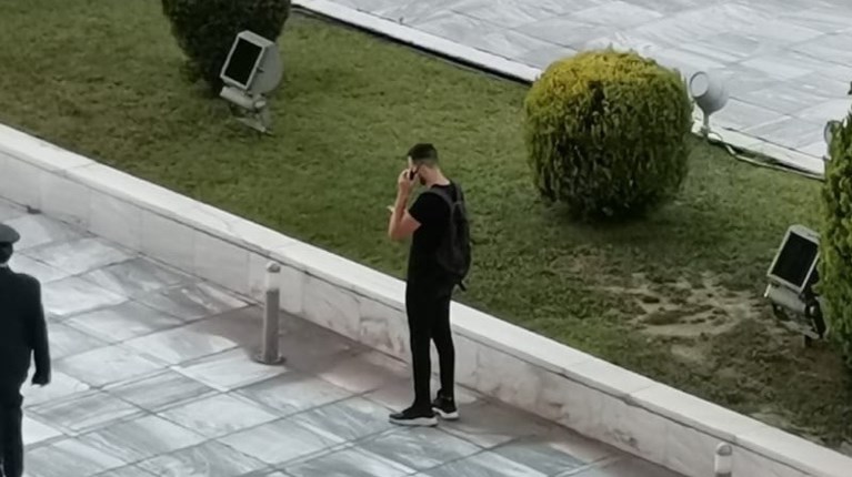 Βουλή_Ανδρας ασφάλειας
