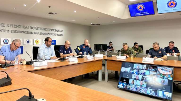 Ευρεία σύσκεψη στην Πολιτική Προστασία για τον καύσωνα: Σε επιφυλακή ΕΛΑΣ, Πυροσβεστική, Στρατός - Οι οδηγίες στους πολίτες