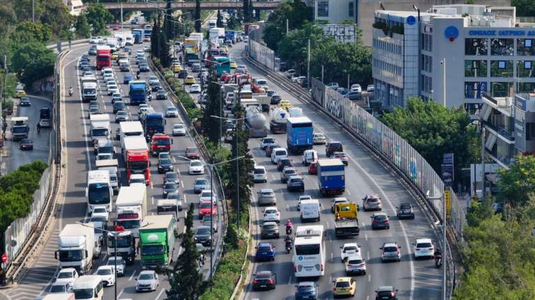Κυκλοφοριακό &quot;κομφούζιο&quot; στην Αθήνα: Μποτιλιάρισμα σε Κηφισό και κέντρο της πρωτεύουσας
