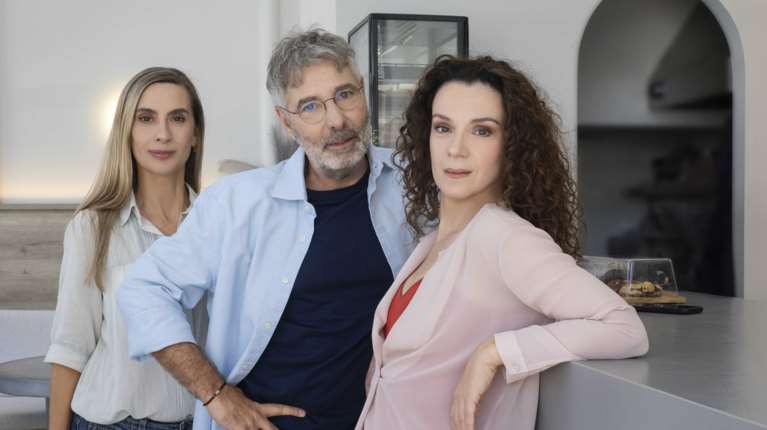 &quot;Σε βλέπω&quot;: Αθερίδης, Βολιώτη, Τρικαλιώτη σε ένα έργο που μιλάει για εκείνα που φοβόμαστε να συζητήσουμε