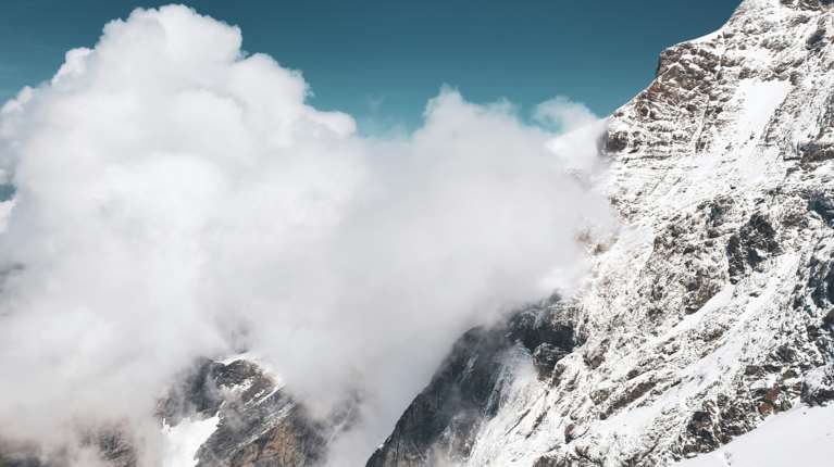 Νορβηγία: Τον παρέσυρε χιονοστιβάδα και επέζησε επτά ώρες κάτω από το χιόνι - &quot;Μοναδικό στην ιστορία&quot; που τα κατάφερε