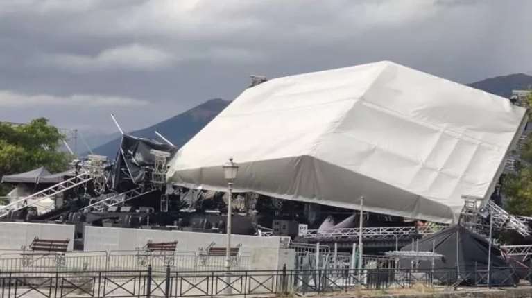 Ματαιώθηκε συναυλία που θα έδιναν Βίσση, Ρέμος και Μάστορας στα Ιωάννινα: Κατέρρευσε η σκηνή από τους ισχυρούς ανέμους