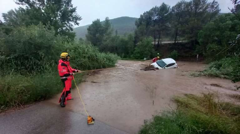 Καταλονία: Σε &quot;κόκκινο συναγερμό&quot; λόγω ισχυρών βροχοπτώσεων - Έκλεισαν οι σιδηρόδρομοι