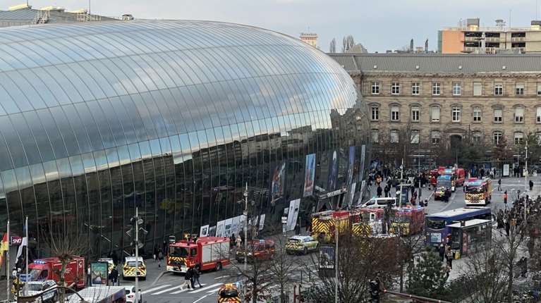 Σύγκρουση τραμ στο Στρασβούργο: Έγινε λάθος στη θέση των &quot;κλειδιών&quot; και ο συρμός άλλαξε ράγες - Τουλάχιστον 50 τραυματίες
