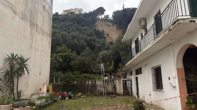 Ζάκυνθος: Κατολισθήσεις σε Αγία Τριάδα και Μπόχαλη - Εκκενώθηκαν κατοικίες, ανησυχία για νέα φαινόμενα