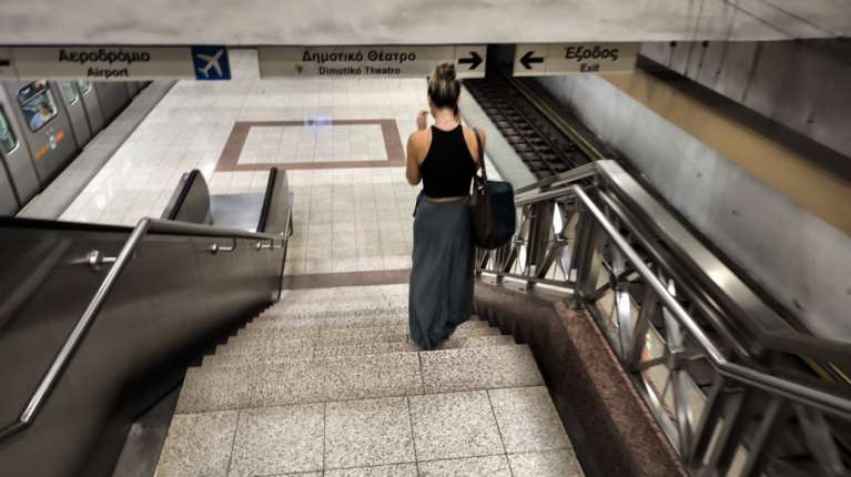 Από σήμερα η 24ωρη λειτουργία του μετρό κάθε Σάββατο – Αυστηρότερες ποινές στον νέο ΚΟΚ