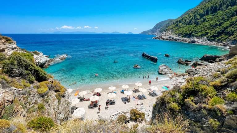 Το νησί που σημείωσε ρεκόρ επισκεψιμότητας - Με χρυσαφί αμμουδιές, λέει &quot;όχι&quot; σε ξαπλώστρες και πισίνες