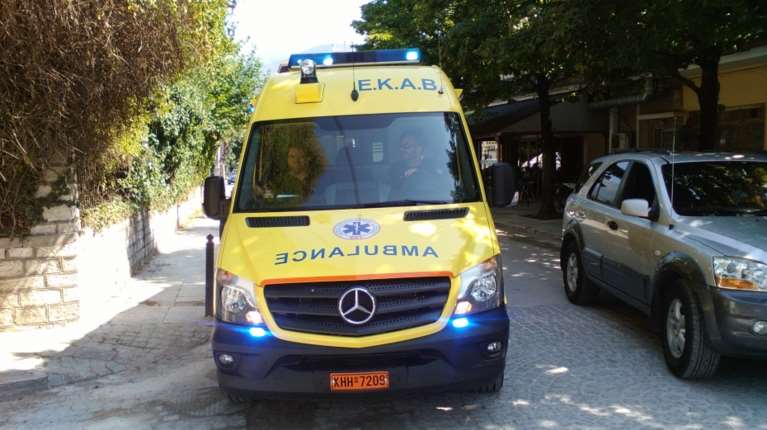 Κατερίνη: Αυτοκίνητο έπεσε σε γκρεμό – Πυροσβέστες απεγκλώβισαν την τραυματισμένη οδηγό