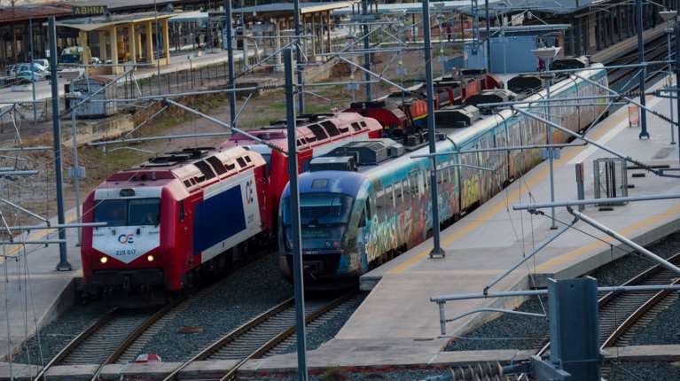 Προαστιακός: Διακοπή δρομολογίων της Hellenic Train λόγω πυρκαγιάς στη γραμμή Κιάτο - Πειραιάς - Κιάτο