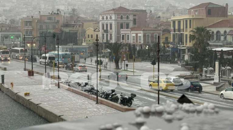 Λέσβος: Καταρρακτώδης βροχή και χαλαζόπτωση στο νησί - Ποτάμια οι δρόμοι στη Μυτιλήνη από την Adel