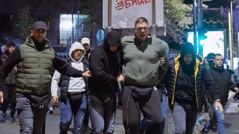 Χαμός στο Βελιγράδι: Συνελήφθη πρώην μπασκετμπολίστας της εθνικής Σερβίας στις αντικυβερνητικές διαδηλώσεις