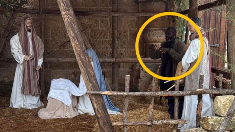 Απίστευτο: Καταζητούμενος στην Ιταλία παρίστανε… το ομοίωμα σε φάτνη για να κρυφτεί