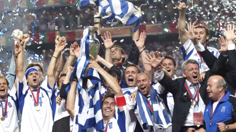 Euro 2004: 21 χρόνια μετά το έπος της Λισαβόνας, όταν η Ελλάδα ανέβηκε στο ψηλότερο σκαλί της Ευρώπης