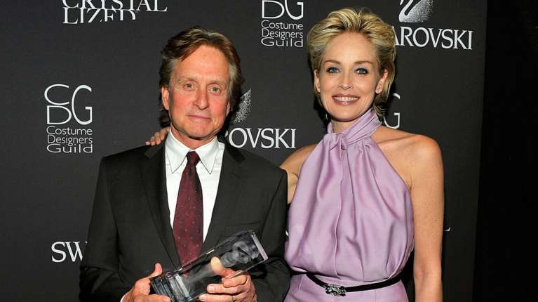 Η &quot;εκρηκτική χημεία&quot; των πρωταγωνιστών του &quot;Βασικού Ενστίκτου&quot;:  Ο άγριος τσακωμός της Στόουν με τον Ντάγκλας