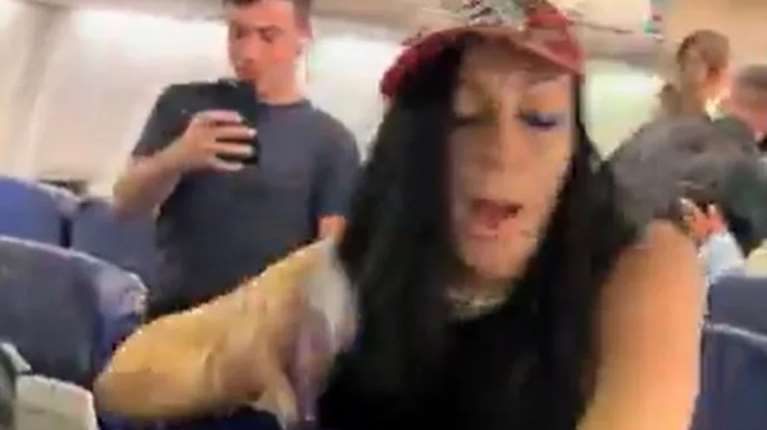 ΗΠΑ: Μεθυσμένη επιβάτιδα επιτέθηκε σε γυναίκα εν πτήσει -Της τραβούσε τα μαλλιά [βίντεο]