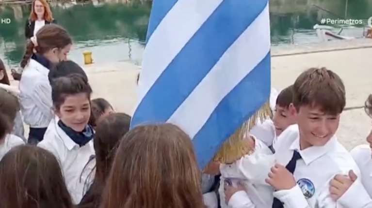 Μαθητές από τη Λάρισα παρήλασαν στους Αρκιούς στο πλευρό του μοναδικού μαθητή