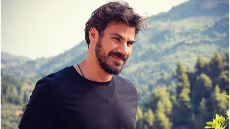 Άκης Πετρετζίκης