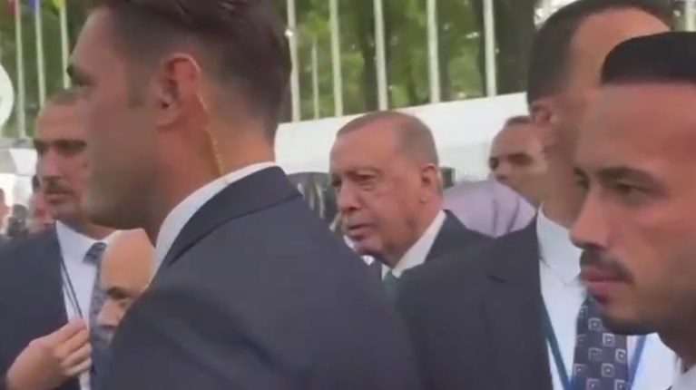 ΕΡΝΤΟΓΑΝ ΚΟΛΛΗΣΕ ΣΤΗΝ ΚΙΝΗΣΗ ΣΤΗ ΝΕΑ ΥΟΡΚΗ