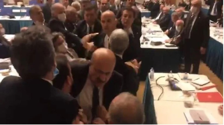 Επεσόδια τουρκικό κοινοβούλιο.J