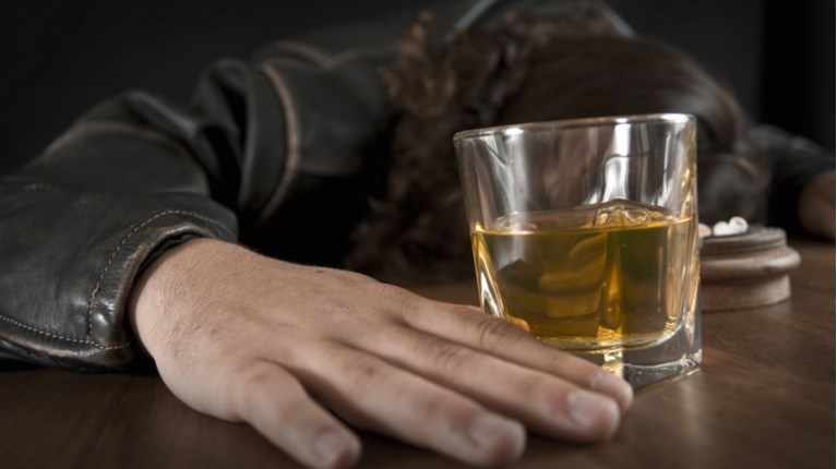 Ανήλικοι πήγαν στο νοσοκομείο μετά την κατανάλωση αλκοόλ