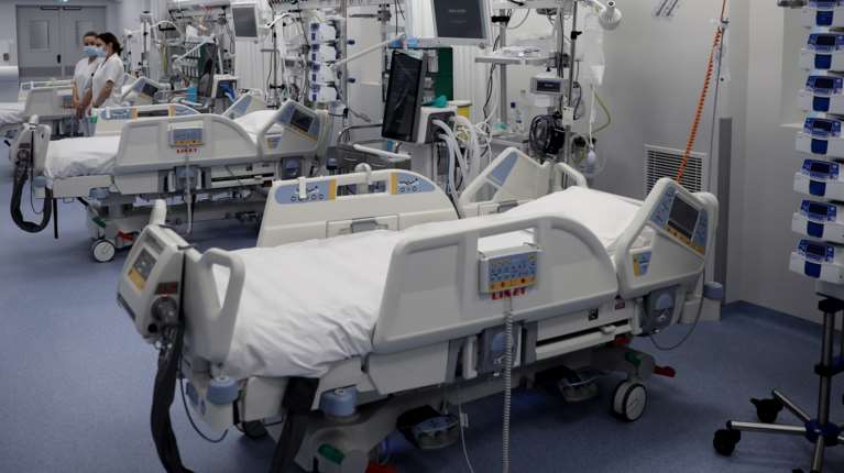 Πώς οι ιδιώτες γιατροί θα μπορούν να χειρουργούν στα δημόσια νοσοκομεία - Πώς θα πληρώνονται από τους ασθενείς