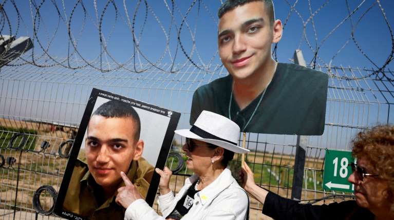 Την απελευθέρωση του τελευταίου Αμερικανοϊσραηλινού ομήρου, Ίνταν Αλεξάντερ, από τη Χαμάς περιμένουν στο Ισραήλ