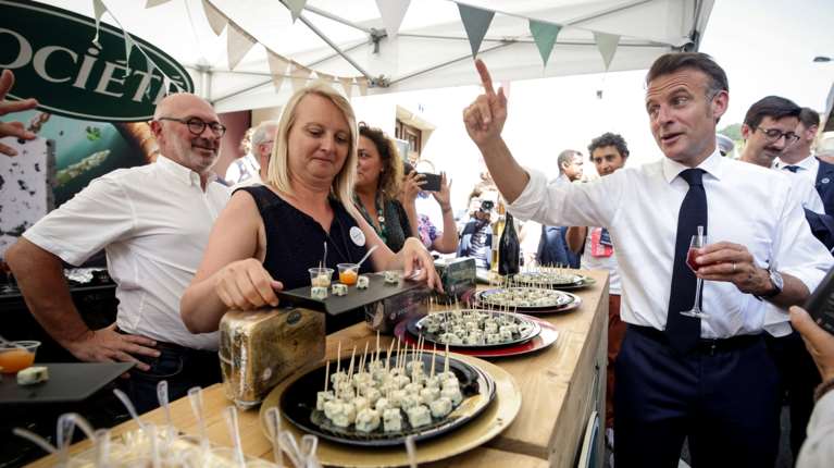Το αίνιγμα Μακρόν: Το κοντέρ μηδένισε και μπορεί να πάει σε πρόωρες κάλπες - "Θα σας χρειαστώ σε 2, 5, 10 χρόνια..."