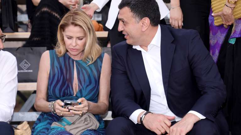 Η επανόρθωση των &quot;Παραπολιτικών&quot; για το Πόθεν Έσχες της Τζένης Μπαλατσινού: &quot;Δεν έχει 20 ακίνητα, ούτε σπίτι στο Ψυχικό&quot;