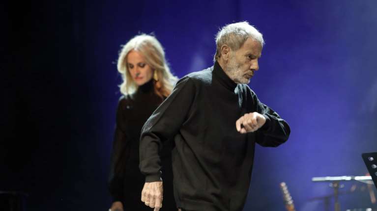 Σταύρος Ξαρχάκος - Ηρώ Σαΐα: Με τα δίδυμα παιδιά τους στη σκηνή του Ηρωδείου