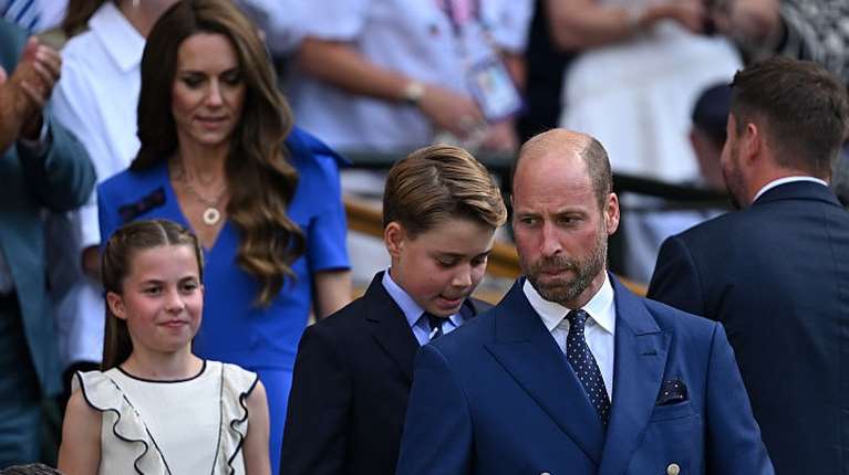 O πρίγκιπας Γουίλιαμ και η Κέιτ Μίντλετον με τα παιδιά τους σε εκκλησία σε χωριό της Σκωτίας - Νέα οικογενειακή εμφάνιση