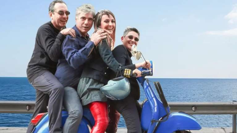 Θρήνος για το συγκρότημα &quot;Μπλε&quot; – Πέθανε ο μπασίστας Χρήστος Κλάρος