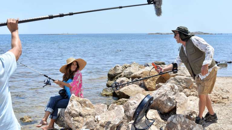 "Καλά θα πάει κι αυτό": Η σπαρταριστή κωμωδία που έρχεται στην ΕΡΤ - Με all star cast - Οι πρώτες εικόνες