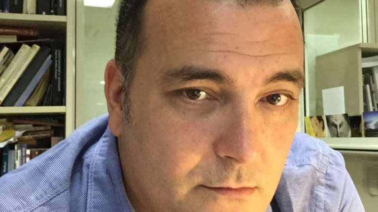 Το άγνωστο τηλεφώνημα του Κυριάκου Μητσοτάκη στον δημοσιογράφο Μαγκλίνη- Η κόρη του έχει διαγνωστεί με λευχαιμία