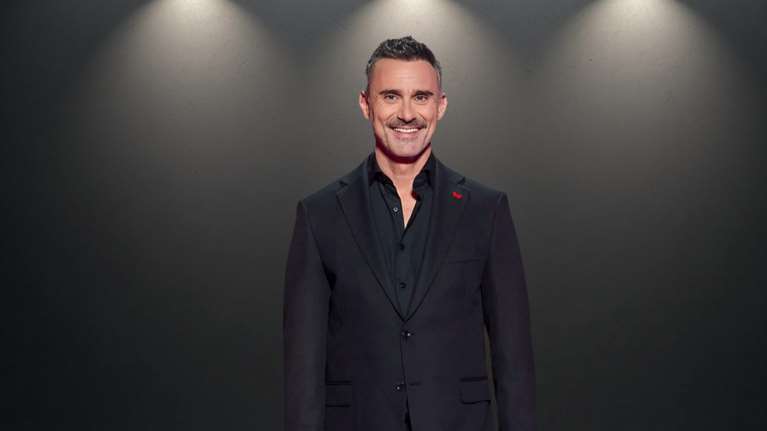 Τον Φεβρουάριο ο εθνικός τελικός για τη Eurovision 2026: Με Καπουτζίδη και σκηνοθετική υπογραφή του Φωκά Ευαγγελινού