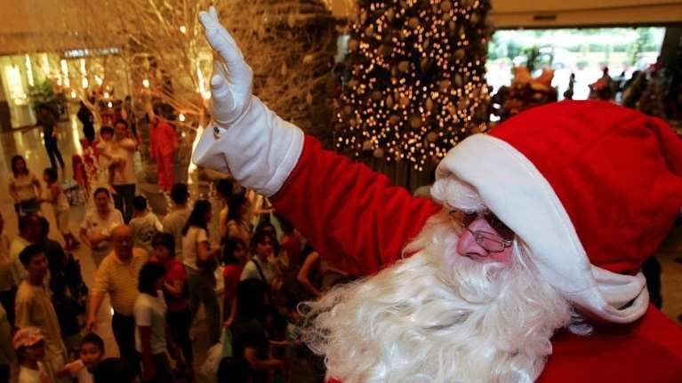 Άγιος Βασίλης: Ξεκίνησε να μοιράζει τα χριστουγεννιάτικα δώρα στα παιδιά του κόσμου - Το μεγάλο ταξίδι με το έλκηθρό του