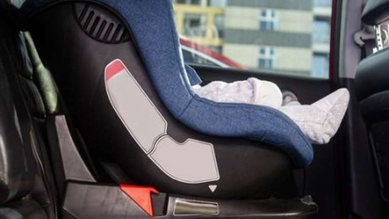 Ηλεία: Άφησαν το παιδί τους στο αυτοκίνητο και πήγαν στα μαγαζιά - Περαστικοί φώναξαν την πυροσβεστική