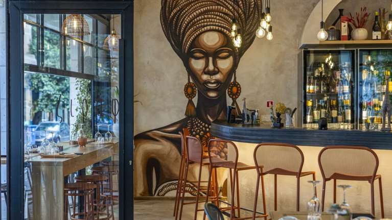 Σύντομα όλοι θα μιλούν για μια Καμηλοπάρδαλη στα Εξάρχεια: Ποιο είναι το νέο cool wine bar της γειτονιάς