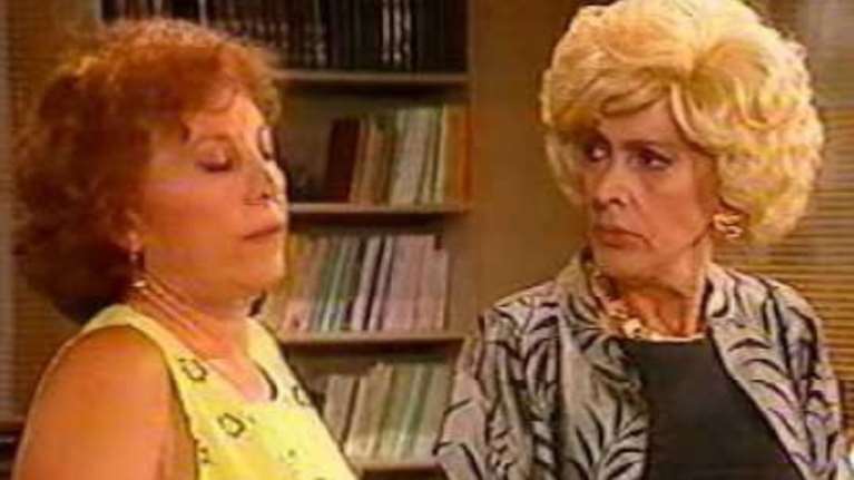 Ποιο ήταν το βαπτιστικό όνομα της θρυλικής Ντένης Μαρκορά; Το σπάνιο στιγμιότυπο από τη σειρά &quot;Δυό Ξένοι&quot;