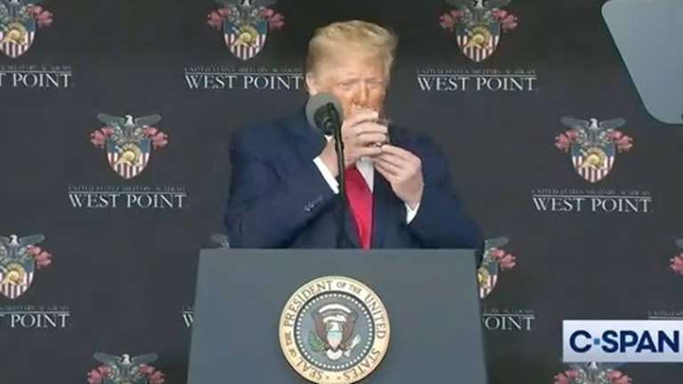 ΗΠΑ: Τι συμβαίνει με την υγεία του Ντόναλντ Τραμπ; Τι λένε οι γιατροί - Τα &quot;ύποπτα&quot; σημάδια