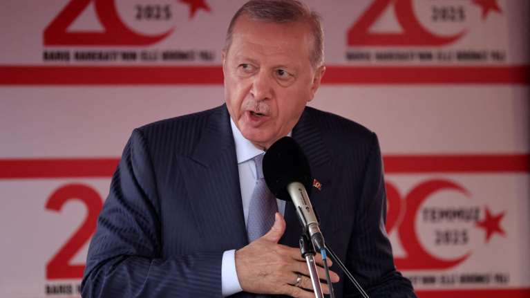 Ανάλυση: Πώς ο Ερντογάν επιβάλλει ύπουλα και μέσα από τα δικαστήρια, ένα μονοκομματικό καθεστώς στην Τουρκία