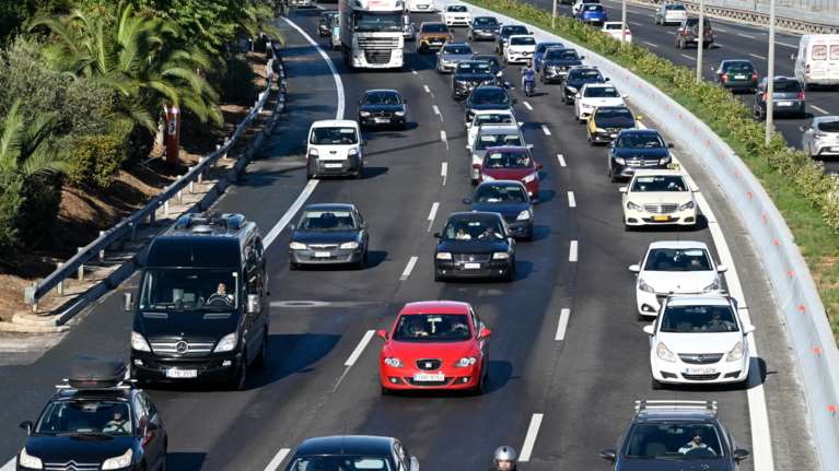 Απίστευτο μποτιλιάρισμα στον Κηφισό, στο ρεύμα προς Λαμία - Ουρές χιλιομέτρων λόγω τροχαίου [Live]