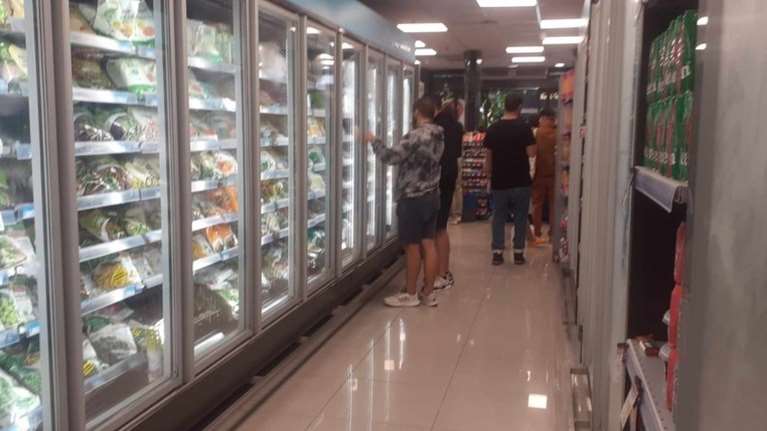 Η ιστορία που συγκλόνισε το δικαστήριο: Έκλεψε τυριά αξίας 25 ευρώ από σούπερ μάρκετ για να ταΐσει τον άρρωστο πατέρα του