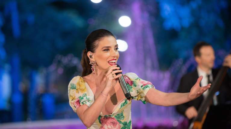 Φωτεινή Δάρρα: Εντυπωσιακή πρεμιέρα των συναυλιών &quot;Εκπέμπουμε από παντού&quot;