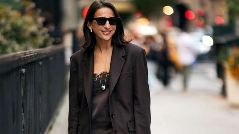 Ο πιο μοντέρνος τρόπος για να προσθέσεις τη δαντέλα στις φθινοπωρινές εμφανίσεις σου