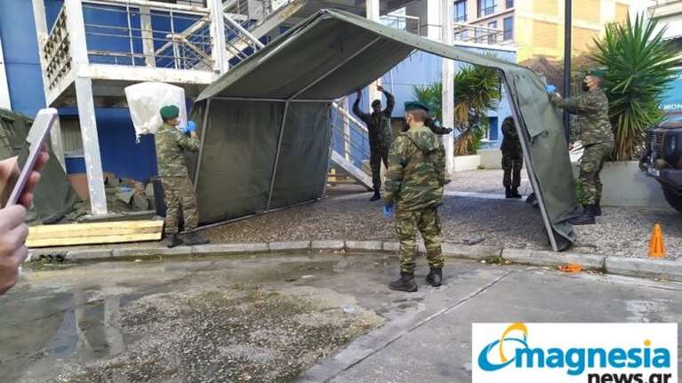 Βόλος: Στήθηκαν οι στρατιωτικές σκηνές έξω από το Νοσοκομείο στη &quot;μάχη&quot; κατά του κορονοϊού [εικόνες &amp; βίντεο]