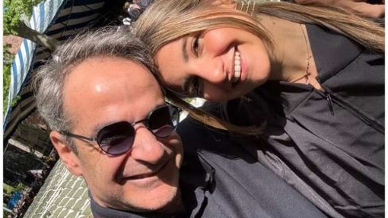 "Χρόνια πολλά αγάπη μου - Πότε πέρασαν 22 χρόνια": Η ανάρτηση Μητσοτάκη για τα γενέθλια της κόρης του