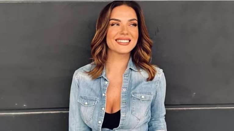 "15 χρόνια νεότερη": Η Βάσω Λασκαράκη άλλαξε χρώμα μαλλιών και δείχνει πιο ανανεωμένη από ποτέ