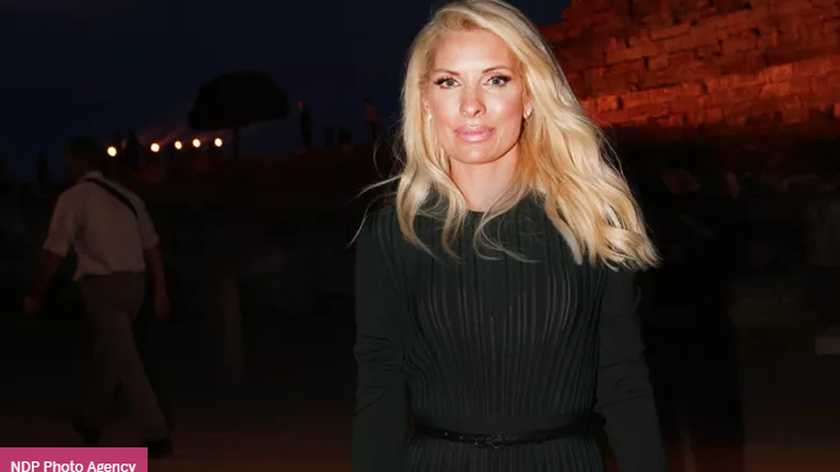 Ελένη Μενεγάκη: Πόσο έχει αλλάξει το στιλ της με την επιστροφή της στην τηλεόραση